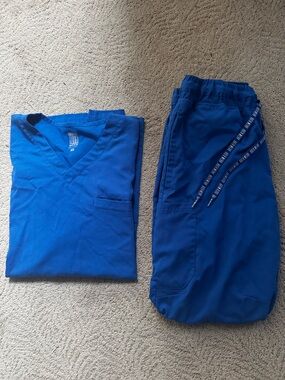 Roth scrub set